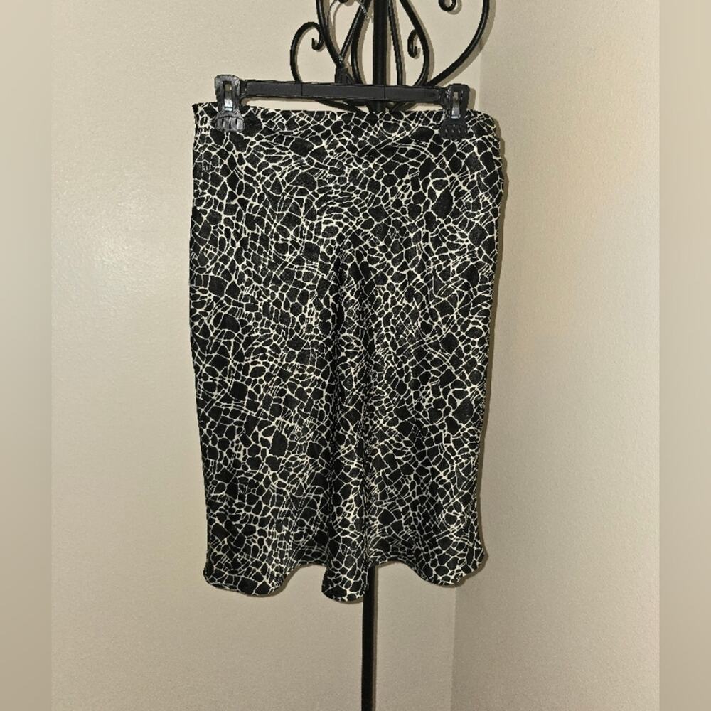Old Navy Black and White Patterned Skirt Sz8 EUC